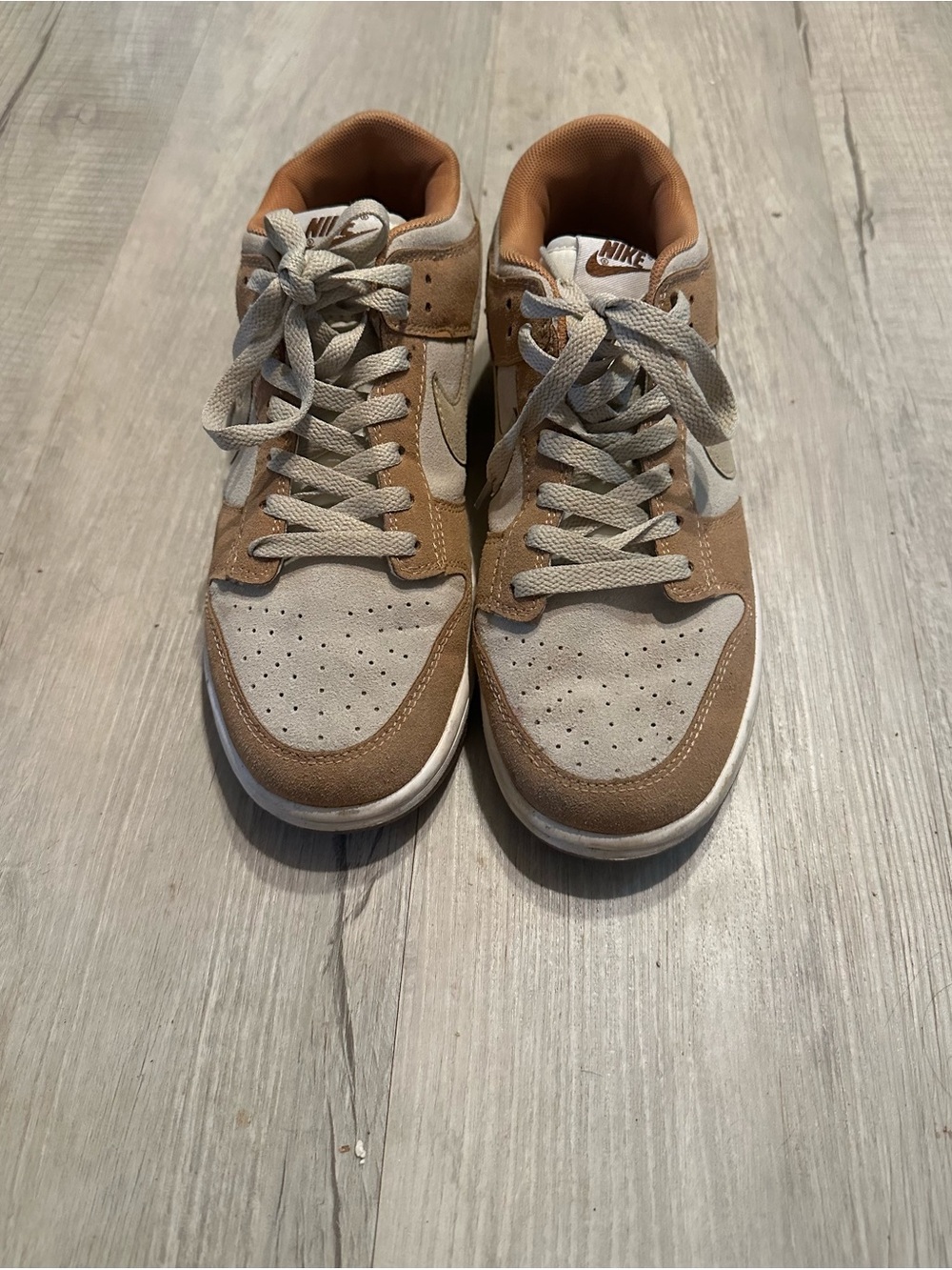 Nike Men’s Low-Top Sneakers in Tan and Cream